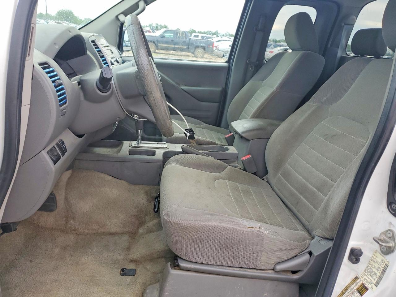 Nissan Frontier S