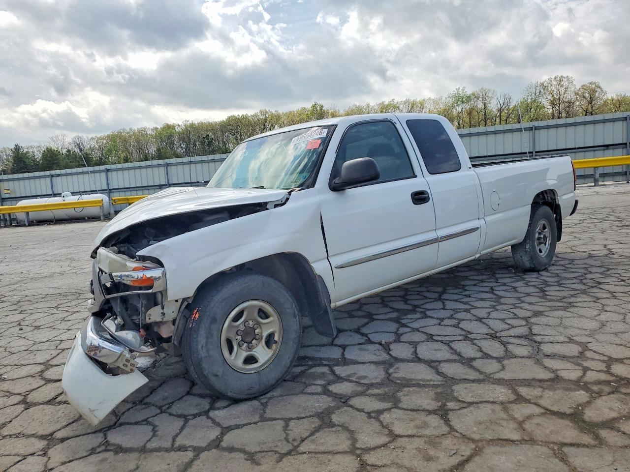 Salvage GMC Sierra Image