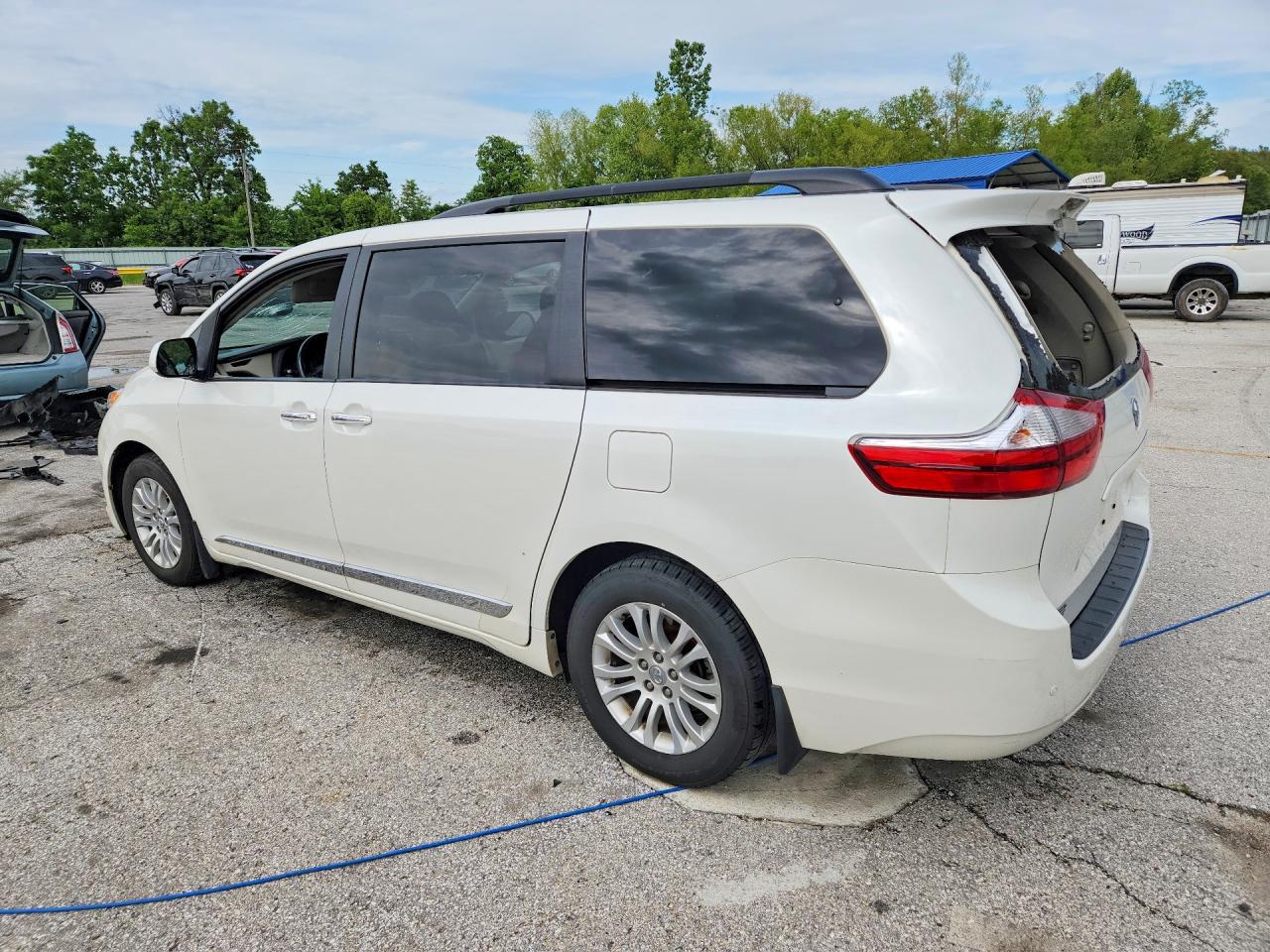 Toyota Sienna Xle 8-passenger