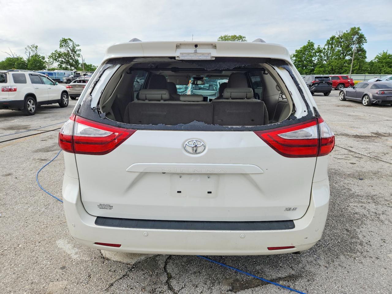 Toyota Sienna Xle 8-passenger