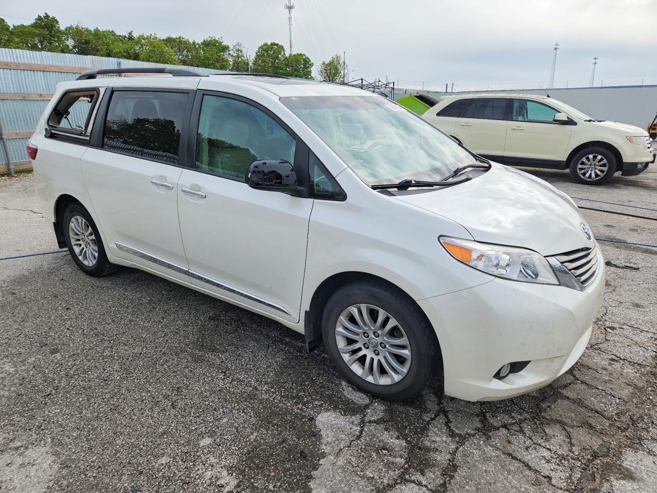 Toyota Sienna Xle 8-passenger