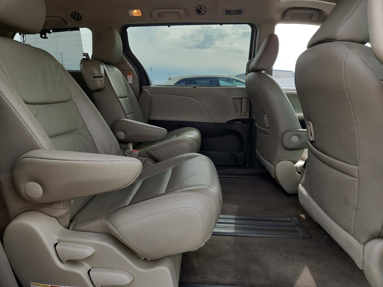 Toyota Sienna Xle 8-passenger