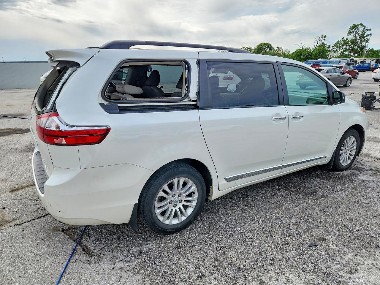 Toyota Sienna Xle 8-passenger
