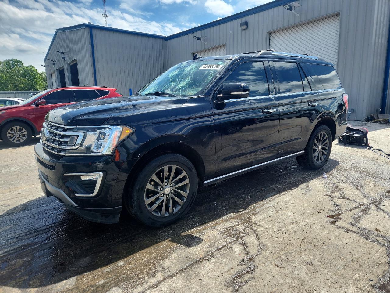 Salvage Ford Expedition Image