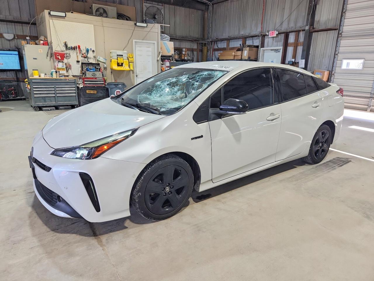 Salvage Toyota Prius Image