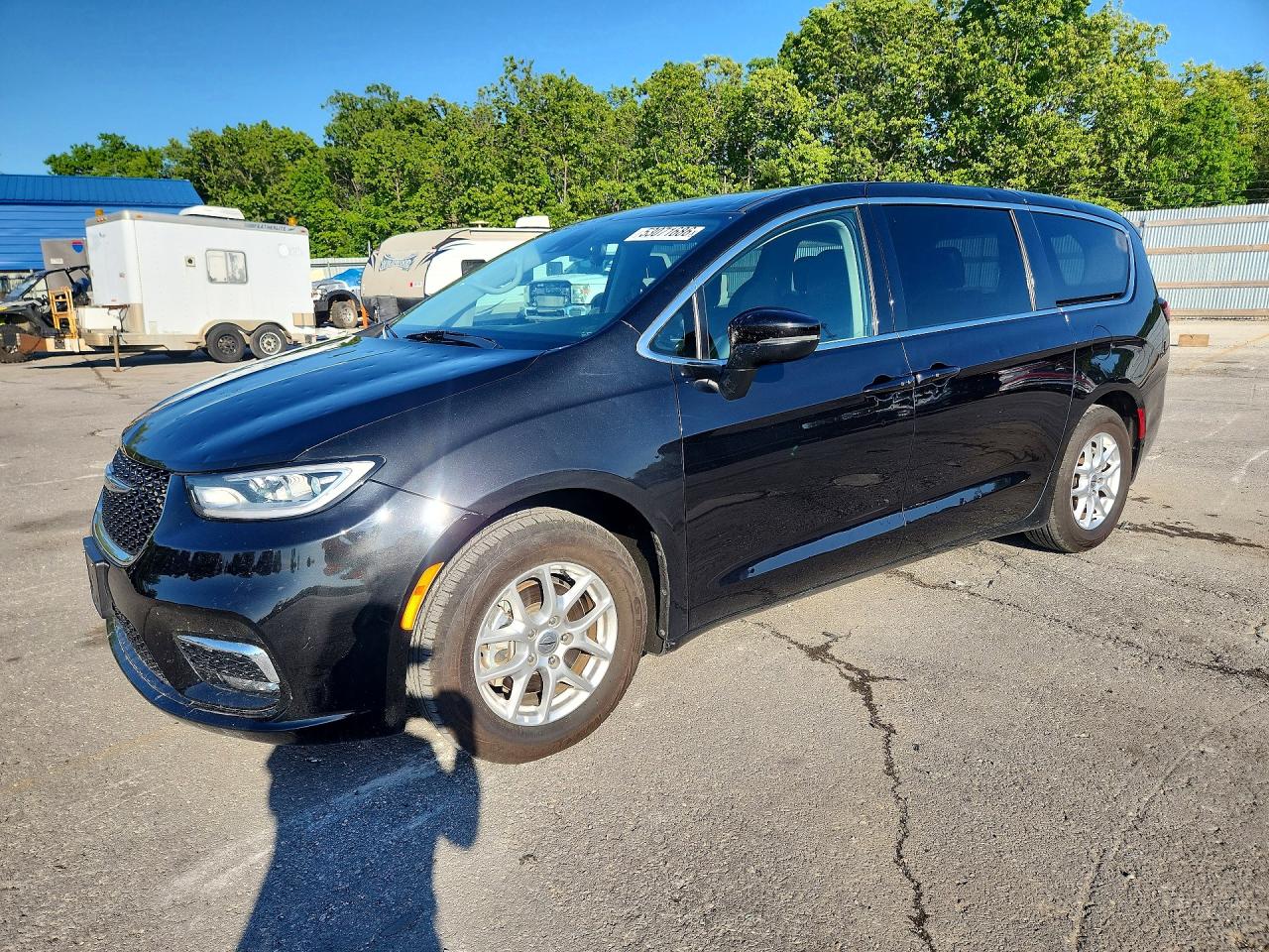 Salvage Chrysler Pacifica Image