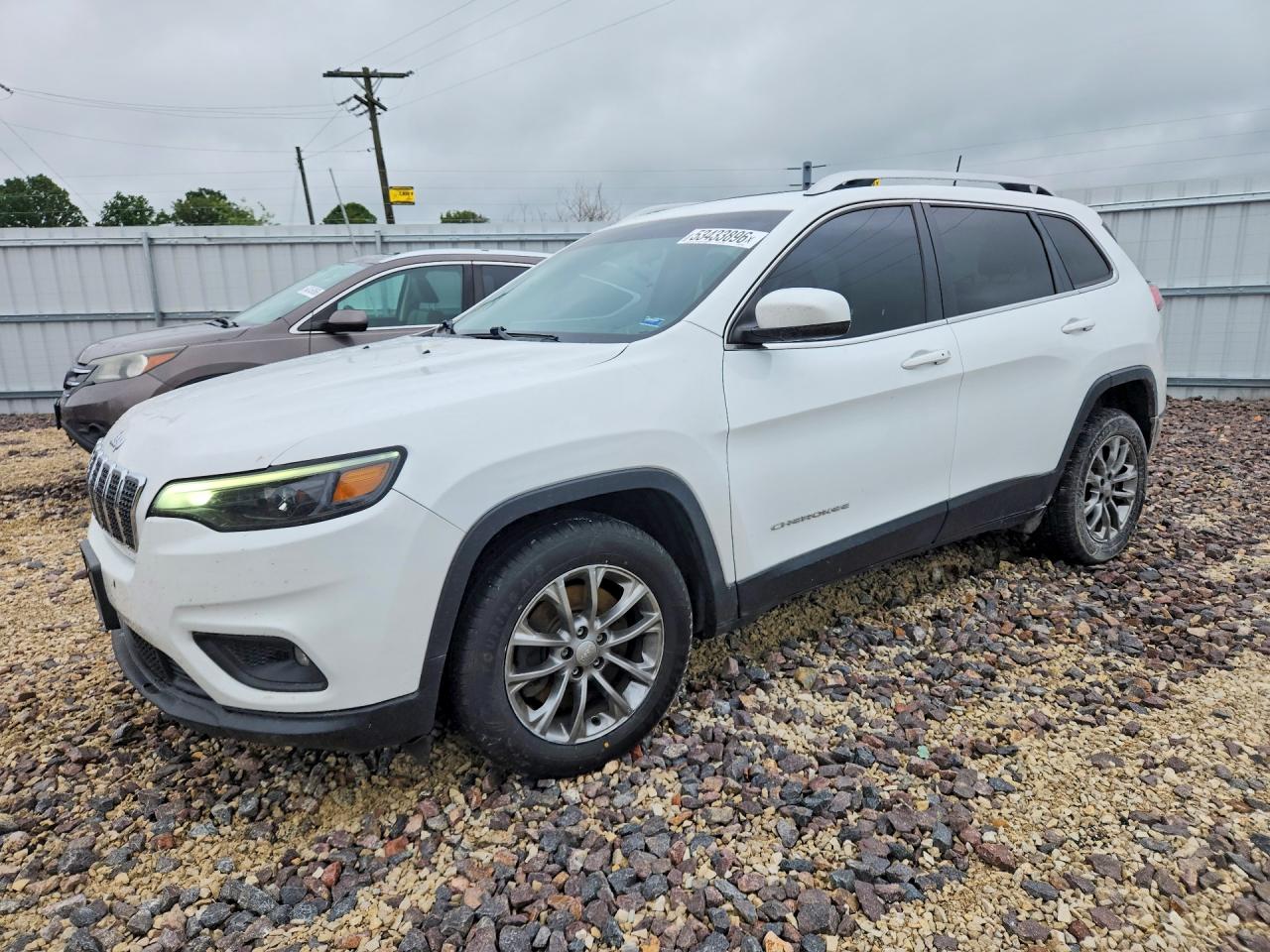 Salvage Jeep Cherokee Image