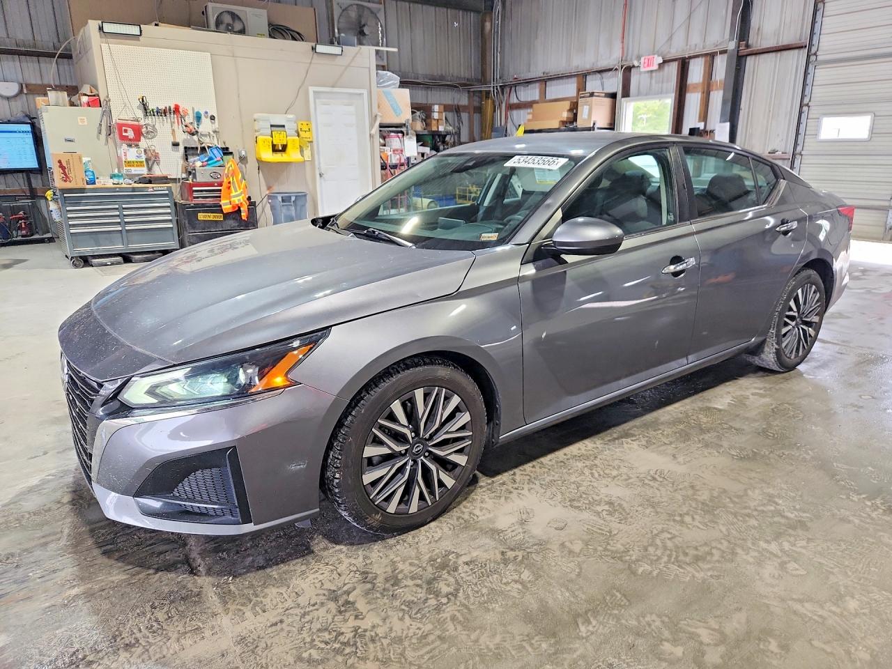 Salvage Nissan Altima Image