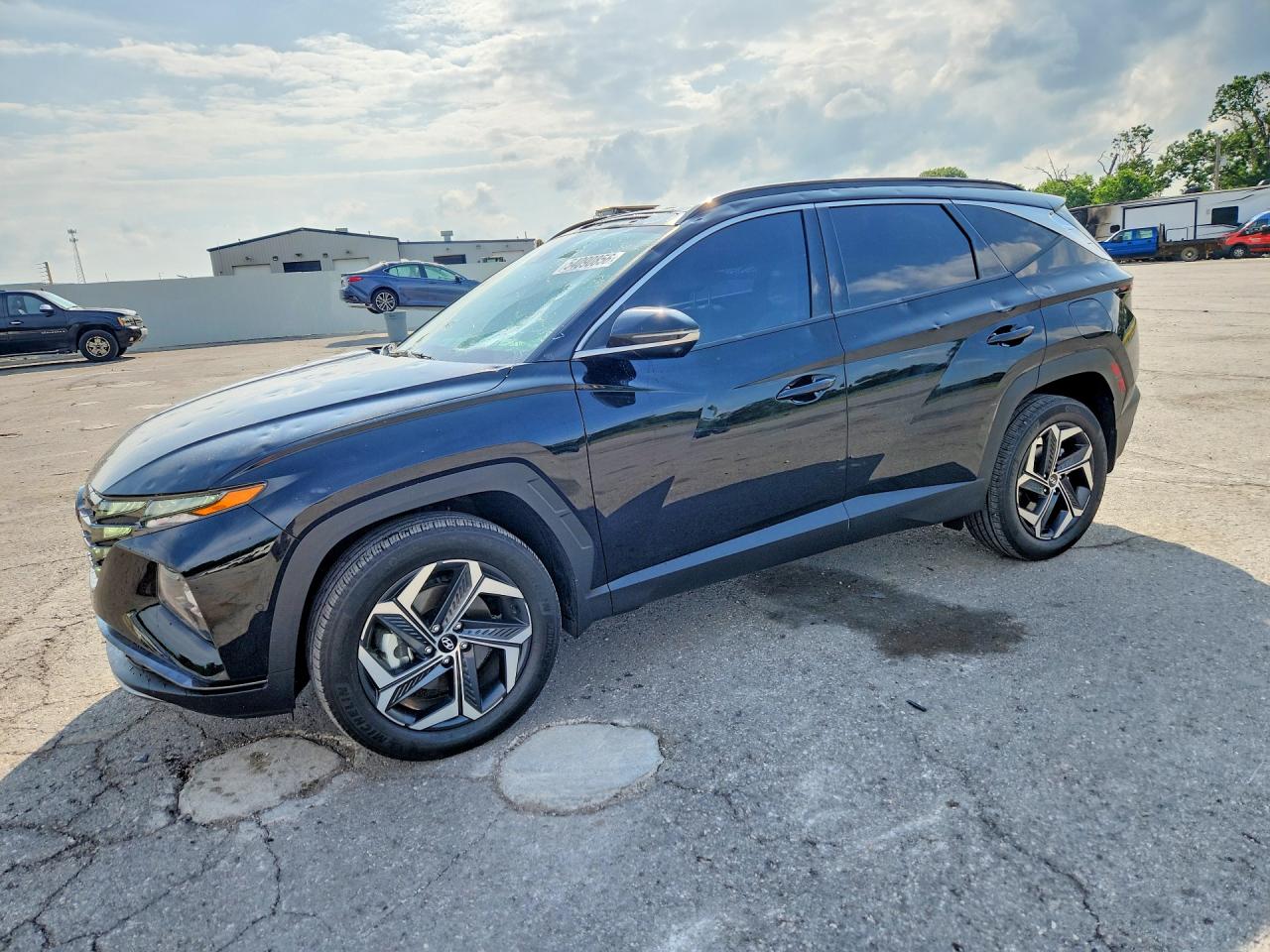 Salvage Hyundai TUCSON Image