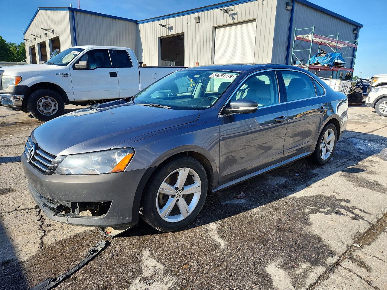 Salvage Volkswagen Passat Image
