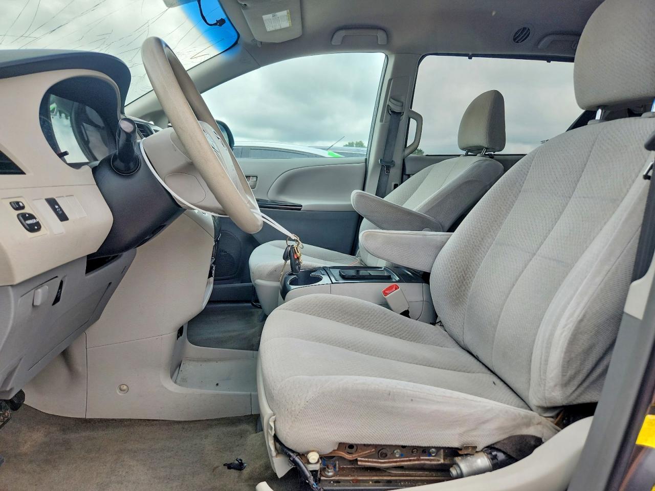 Toyota Sienna Le