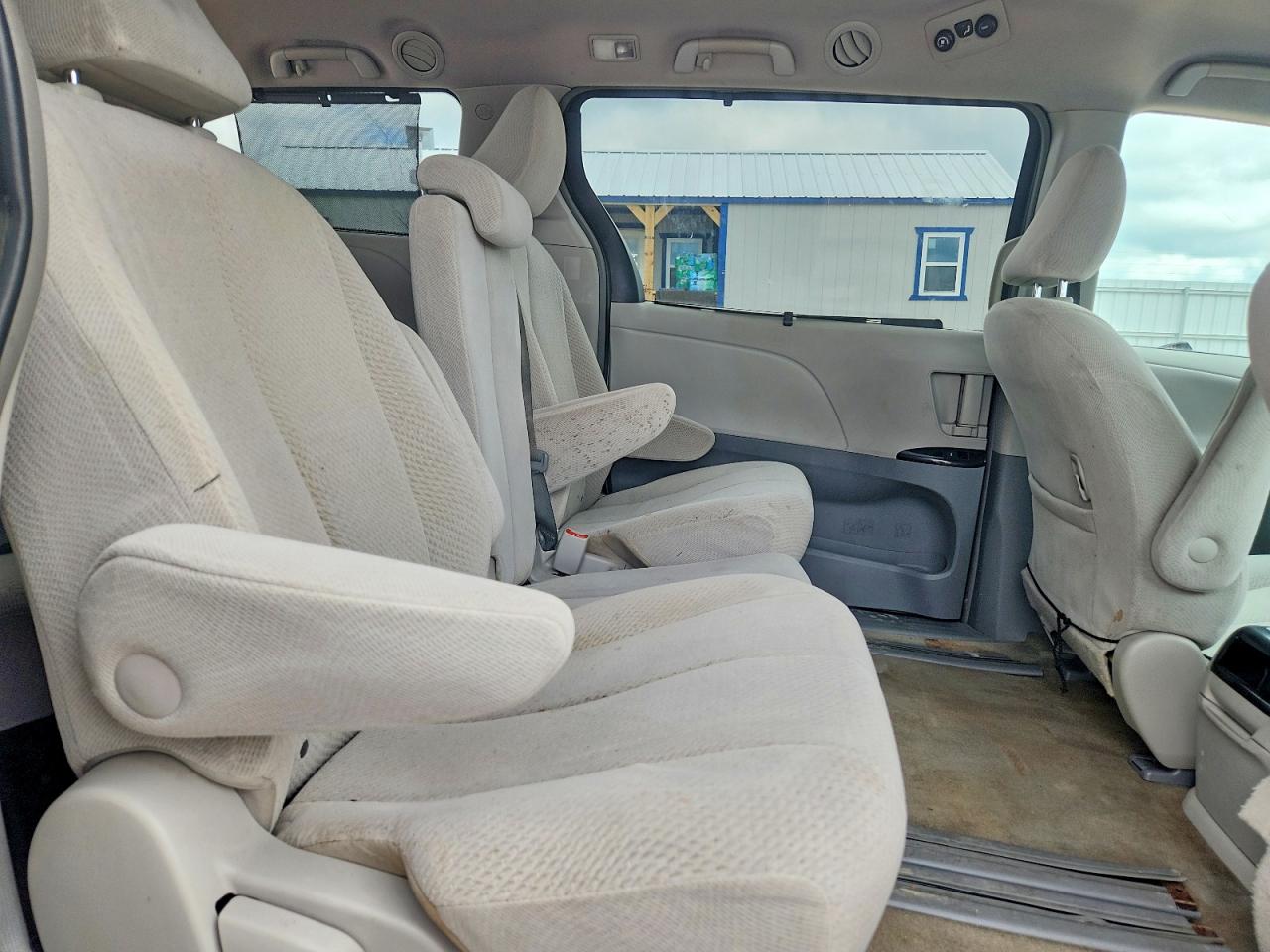 Toyota Sienna Le