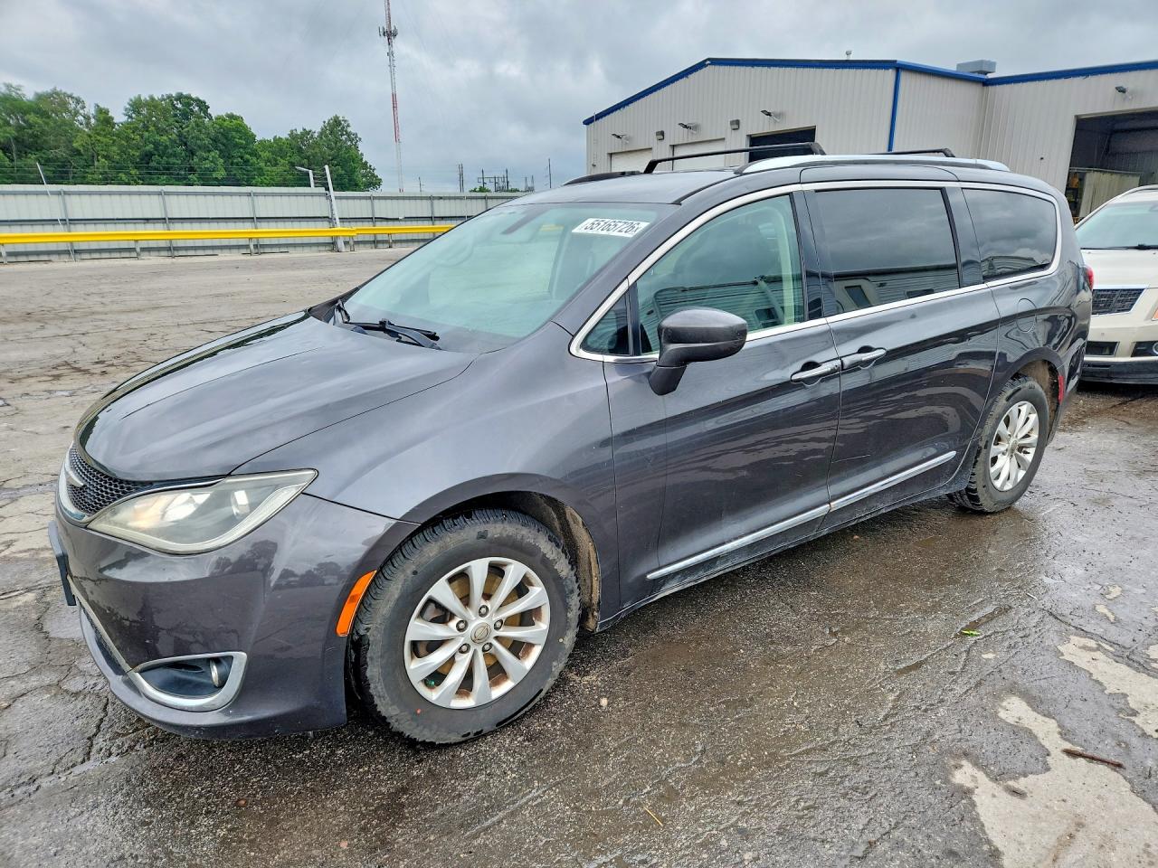 Salvage Chrysler Pacifica Image