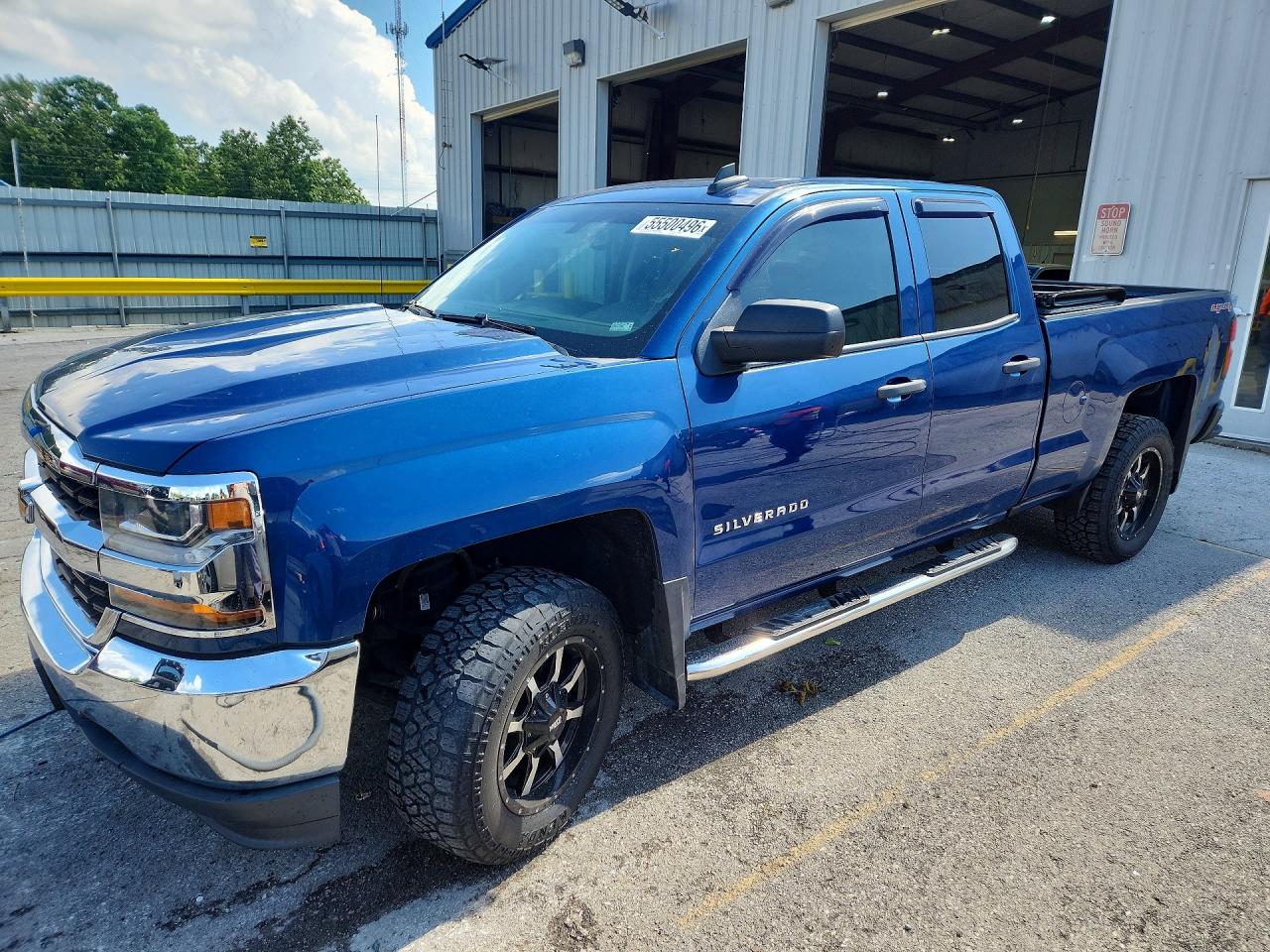 Salvage Chevrolet Silverado Image