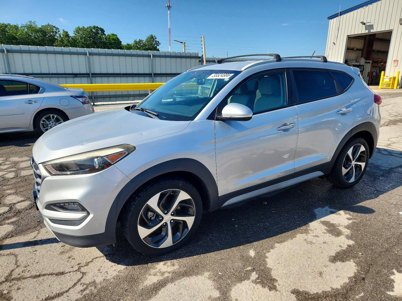 Salvage Hyundai TUCSON Image