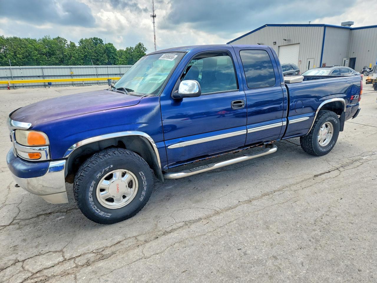 Salvage GMC Sierra Image