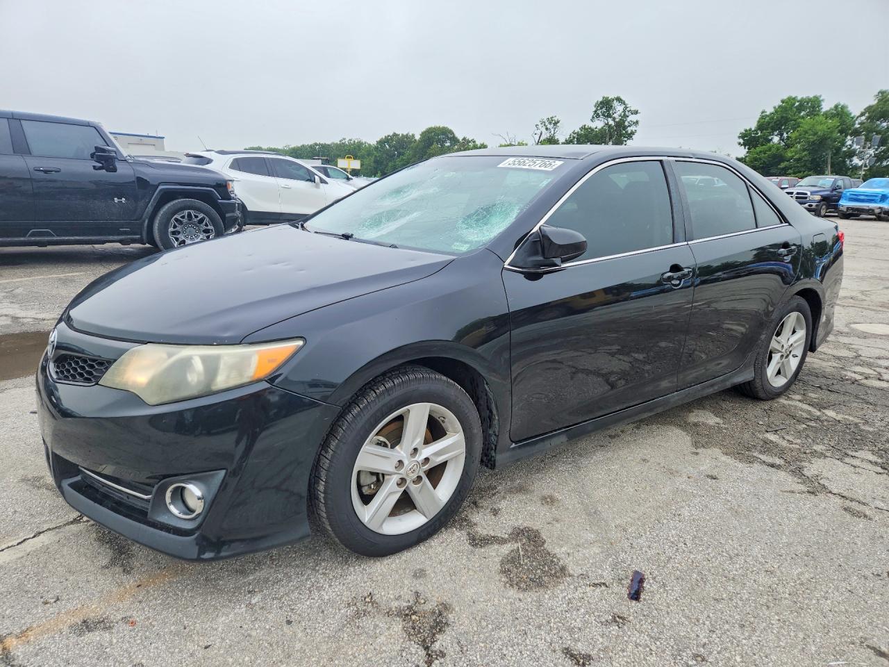 Salvage Toyota Camry Image