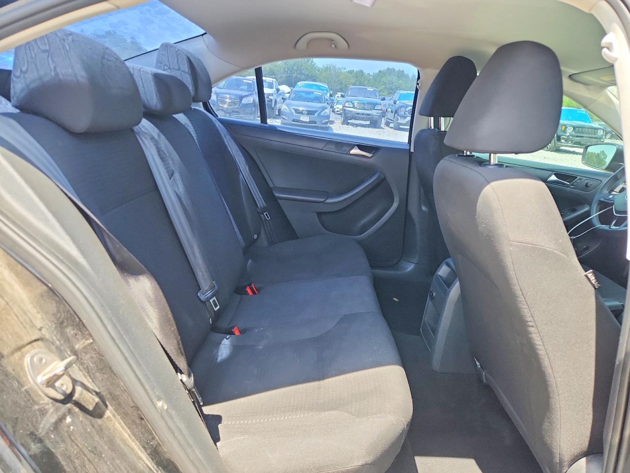 Volkswagen Jetta Base