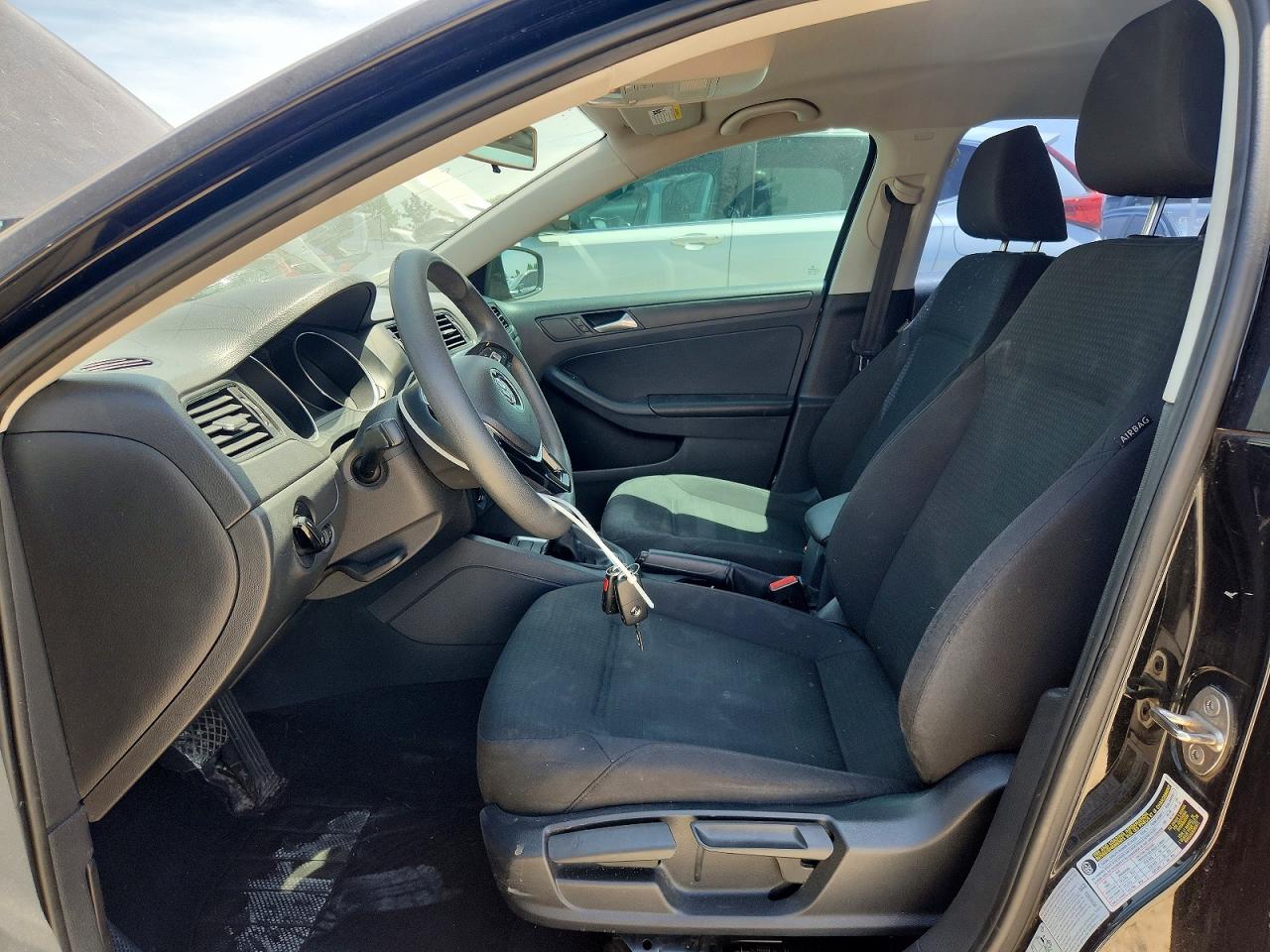 Volkswagen Jetta Base