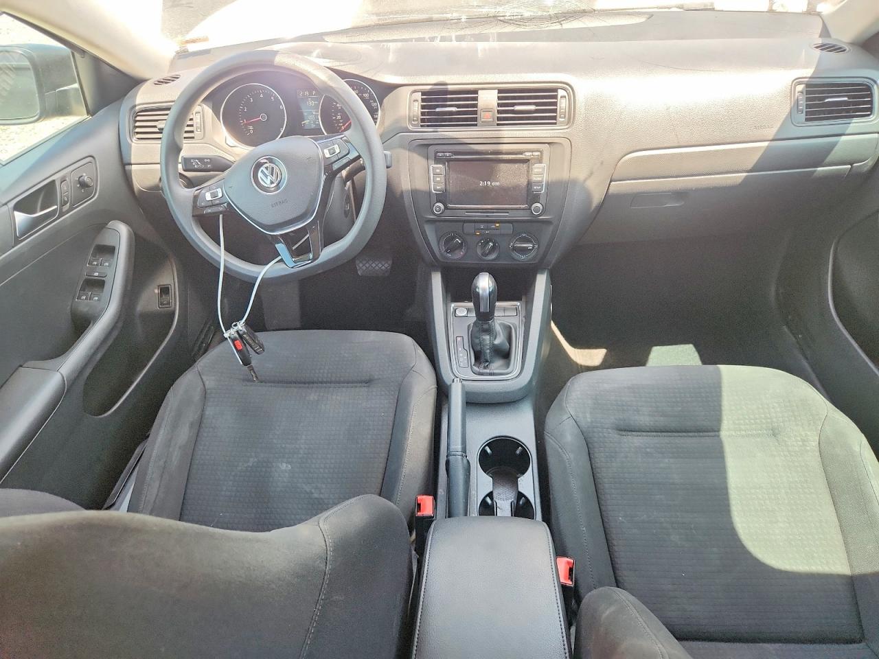 Volkswagen Jetta Base