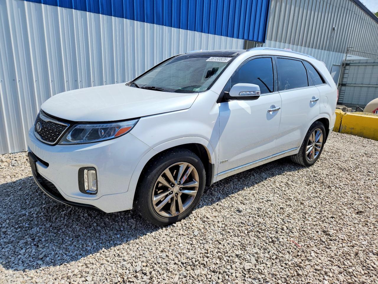 Salvage Kia Sorento Image