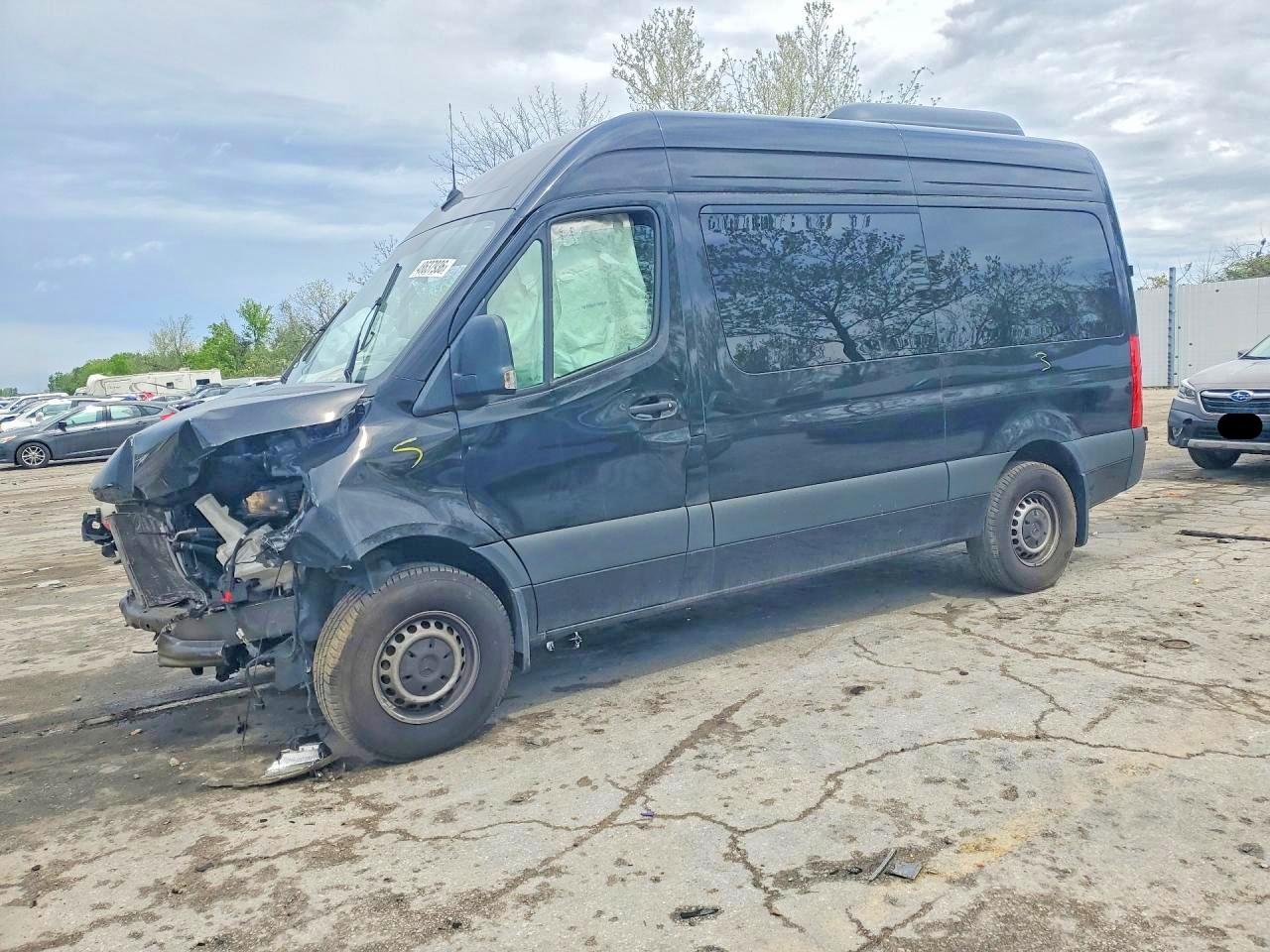 Salvage Mercedes-Benz Sprinter Image