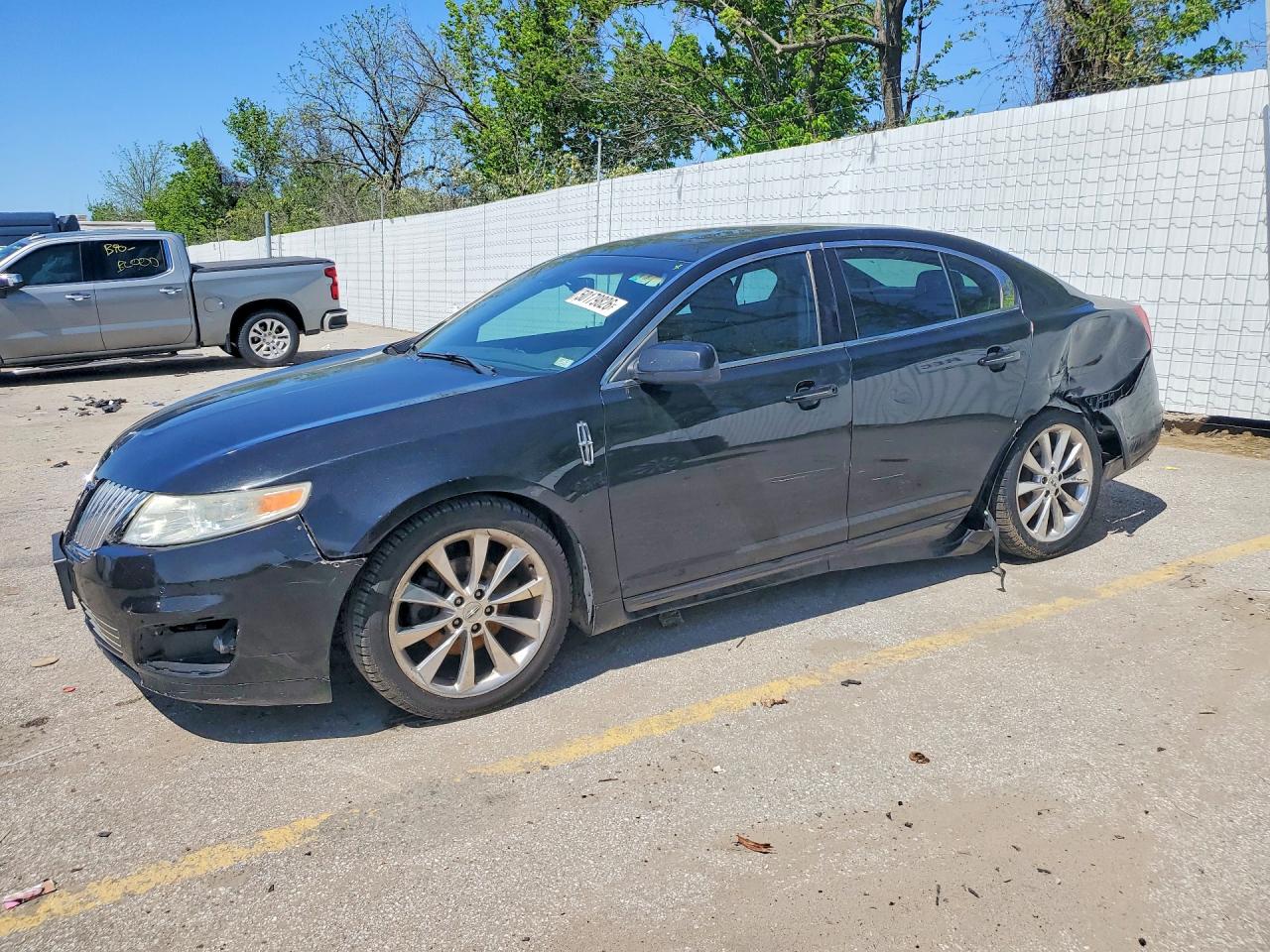 Salvage Lincoln MKS Image