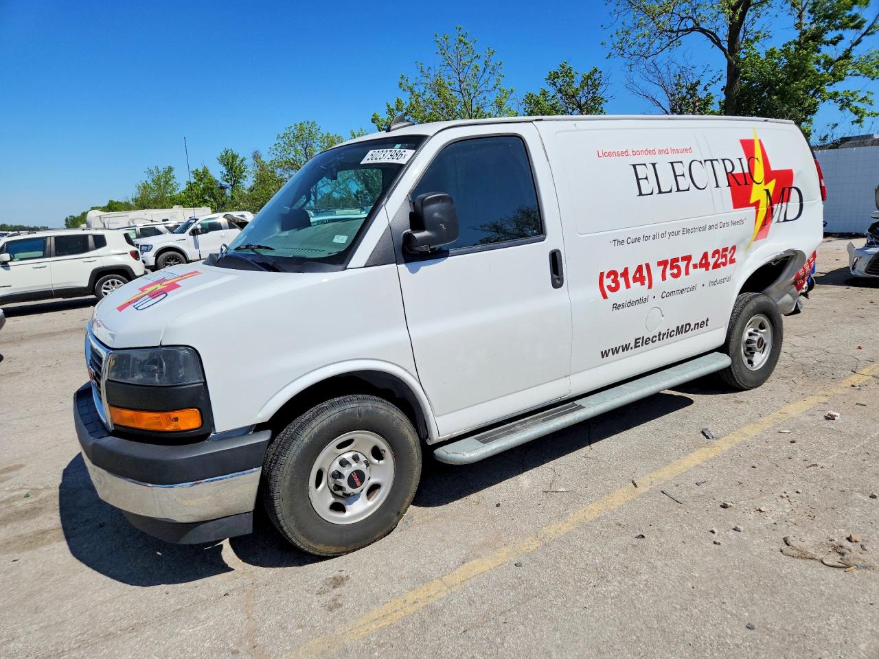 Salvage GMC Savana Image