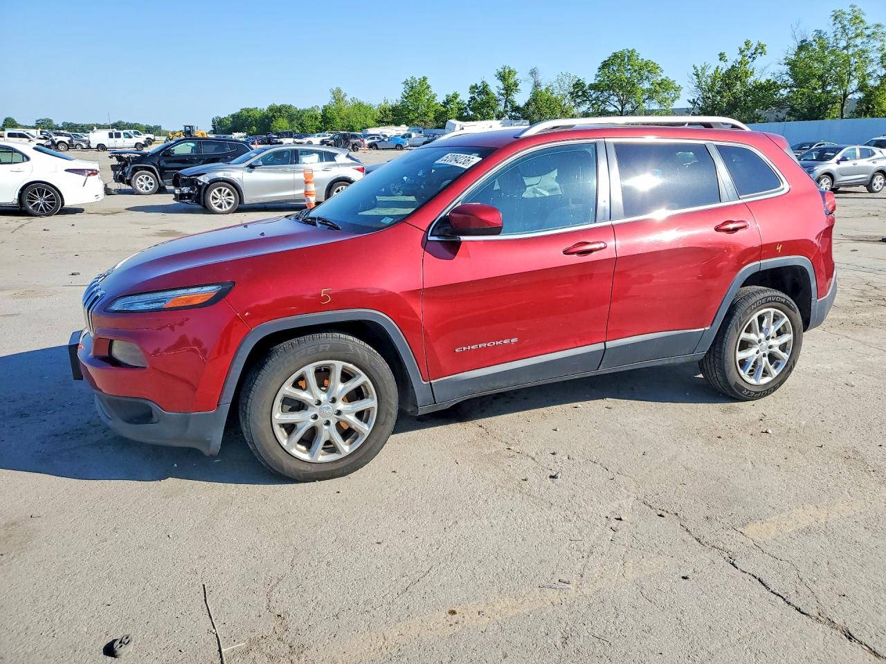 Salvage Jeep Cherokee Image