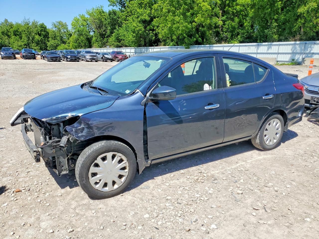 Salvage Nissan Versa Image