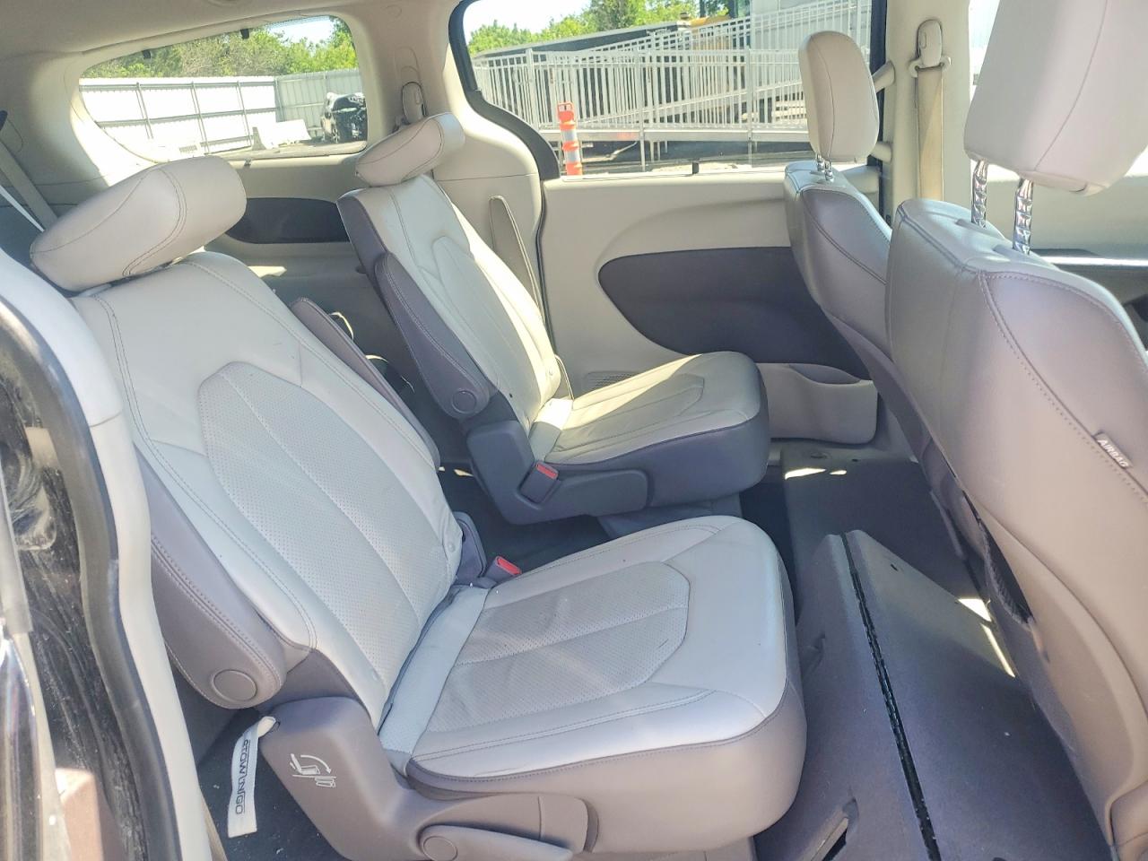 Chrysler Pacifica Touring L