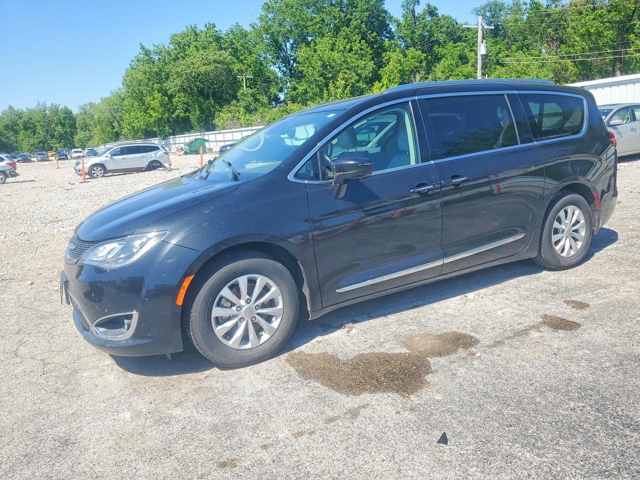 Salvage Chrysler Pacifica Image
