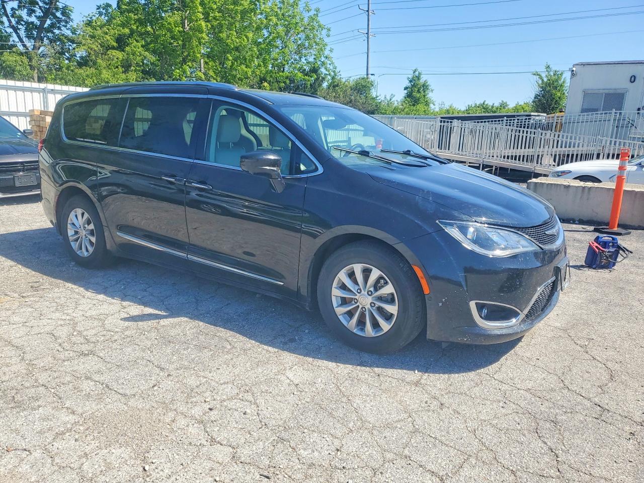 Chrysler Pacifica Touring L