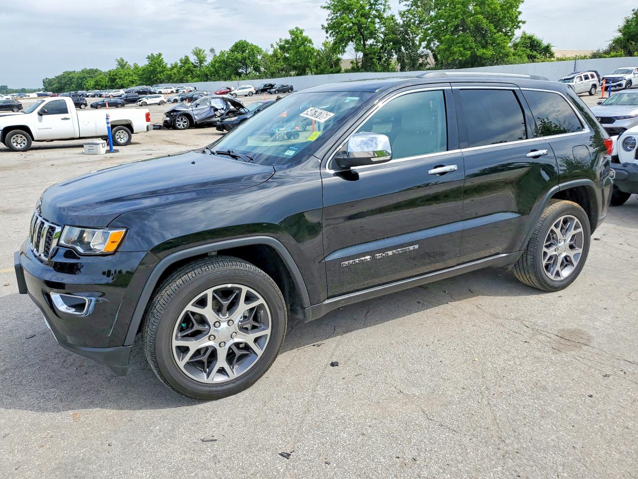 Salvage Jeep Cherokee Image