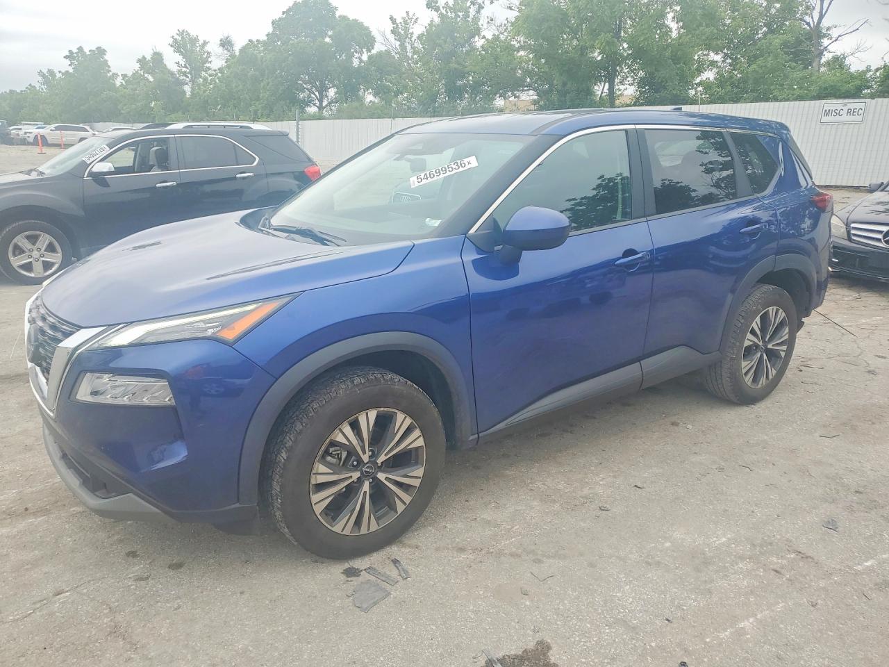Salvage Nissan Rogue Image