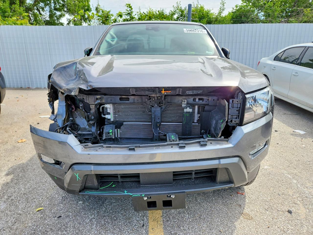 Nissan Frontier Sv