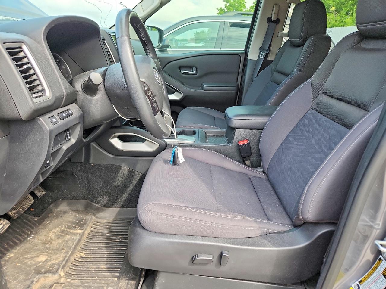 Nissan Frontier Sv