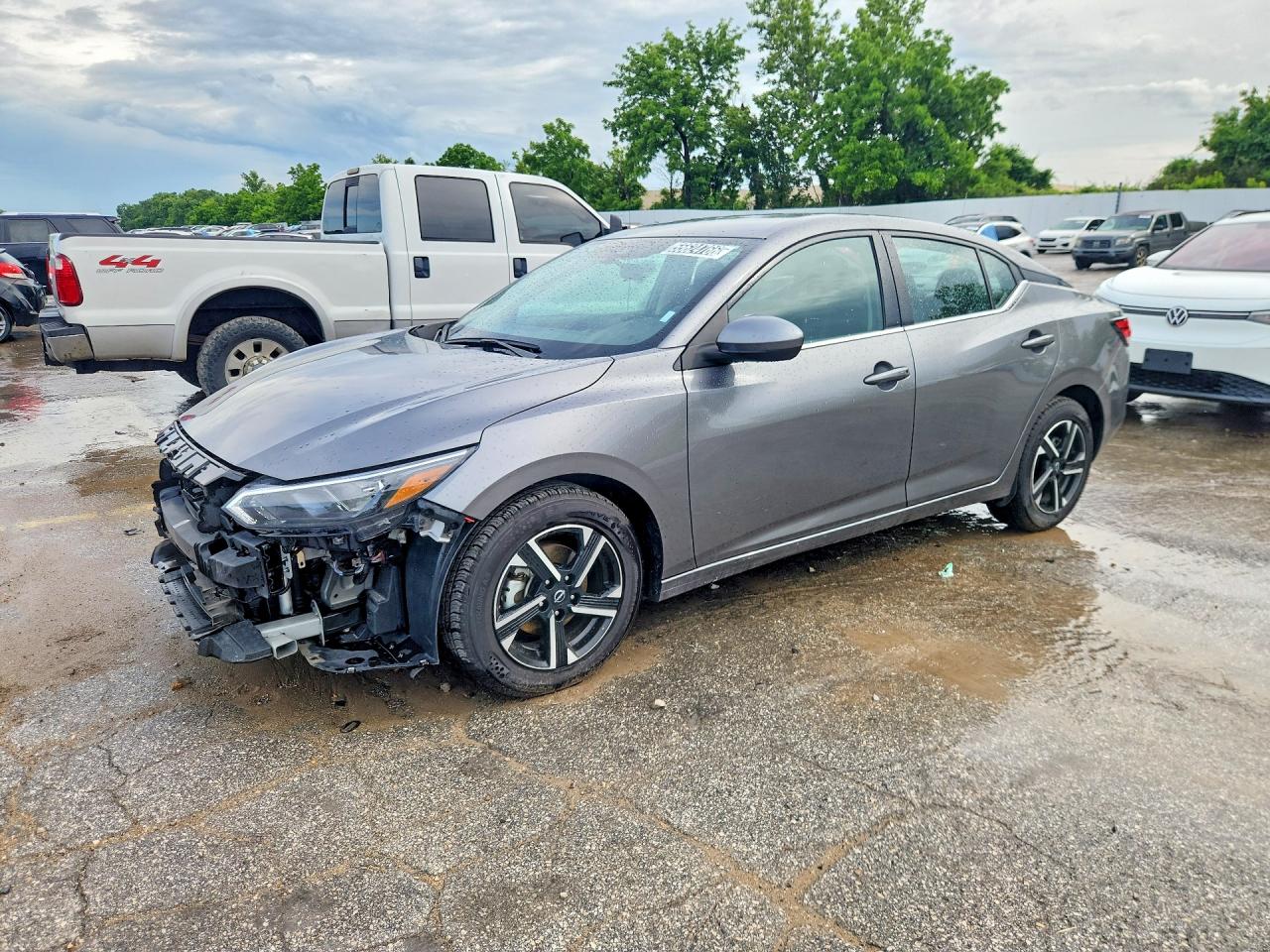 Salvage Nissan Sentra Image