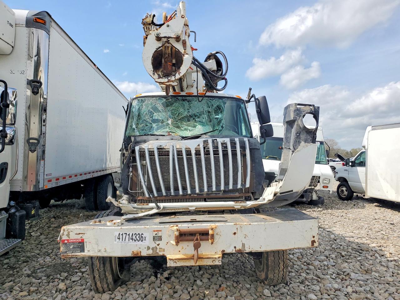 International 7000 7300