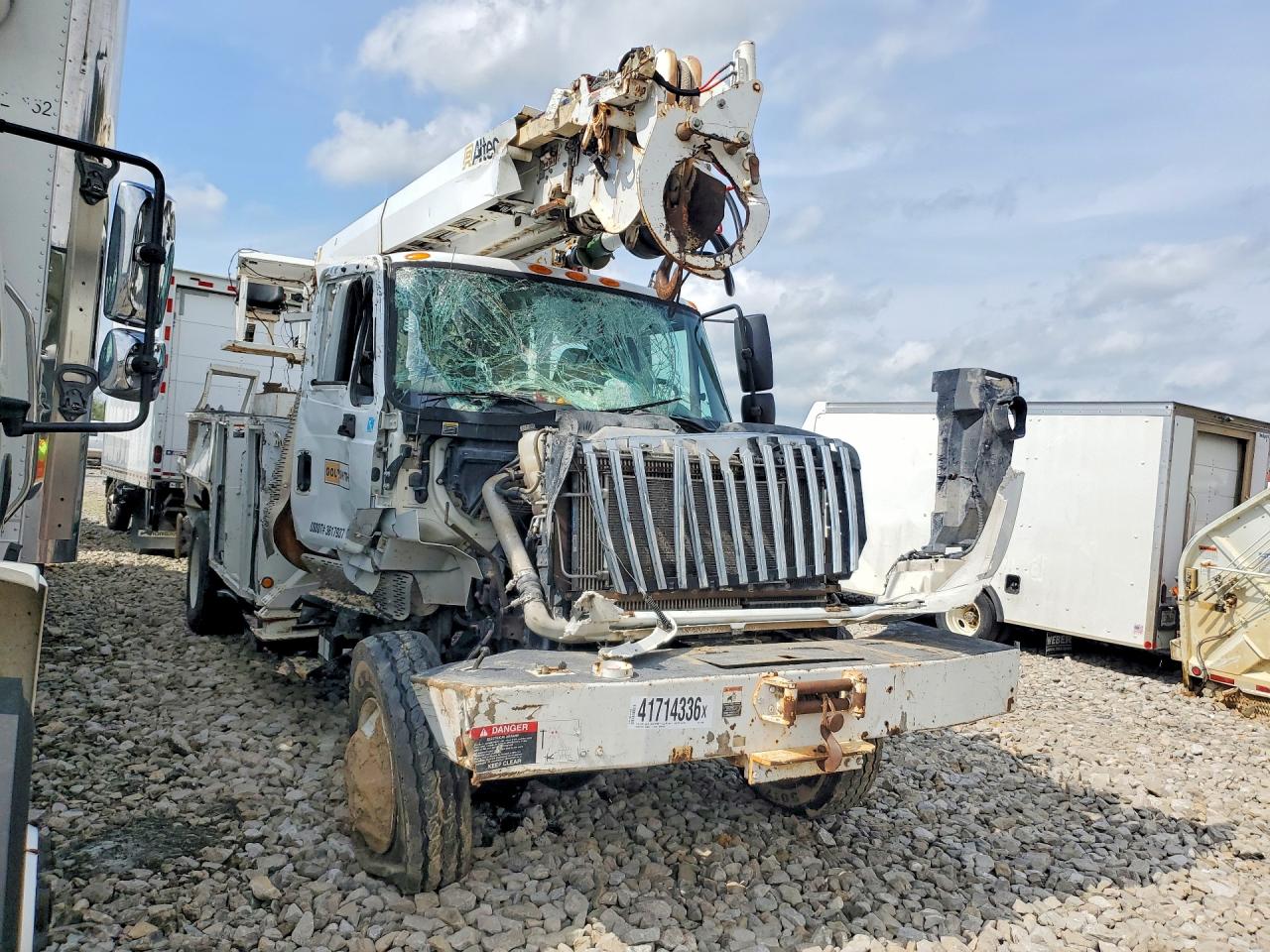 International 7000 7300