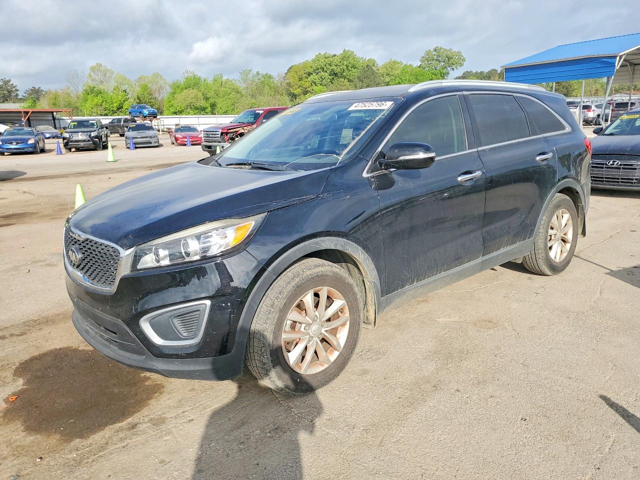 Salvage Kia Sorento Image