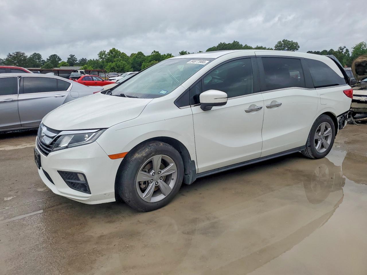 Salvage Honda Odyssey Image