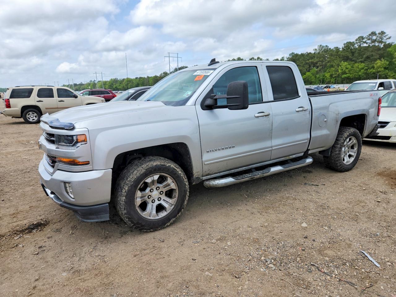 Salvage Chevrolet Silverado Image