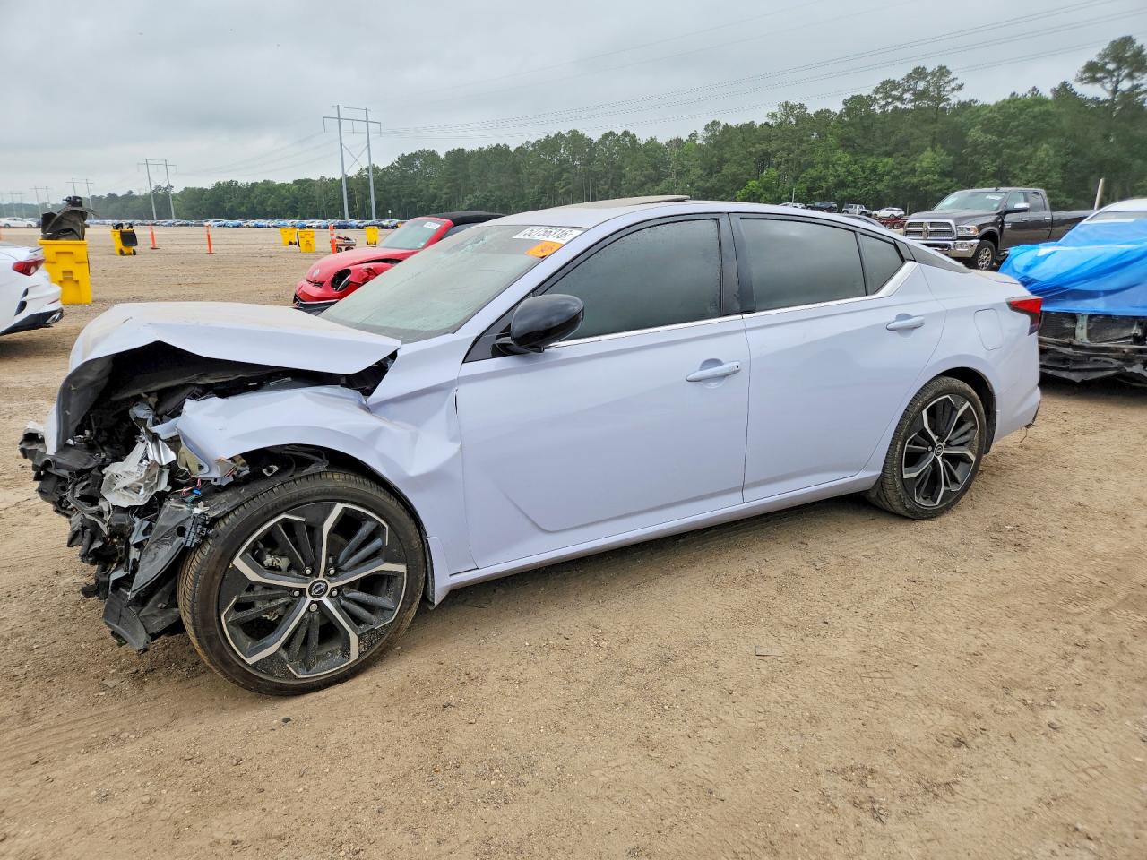 Salvage Nissan Altima Image
