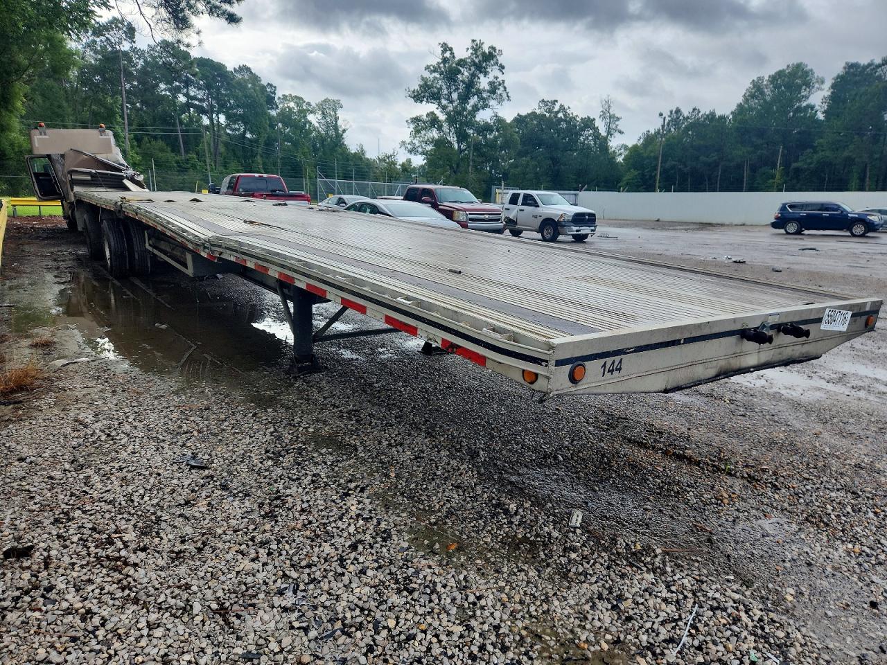 Salvage Mac Trailer Other Image