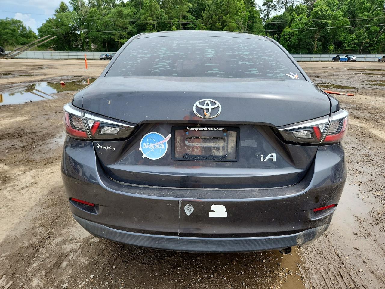 Toyota Yaris Base