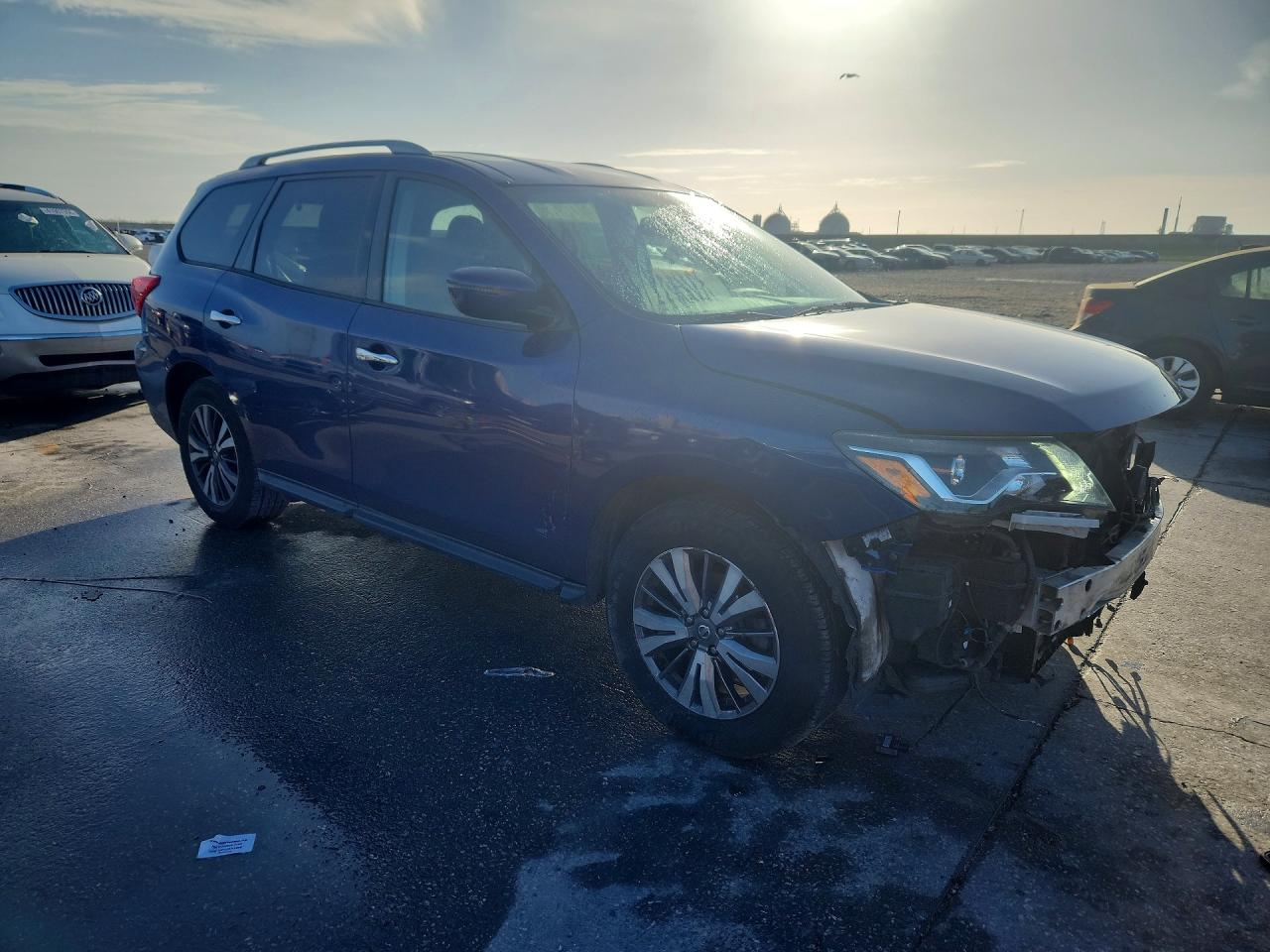 Nissan Pathfinder Sv
