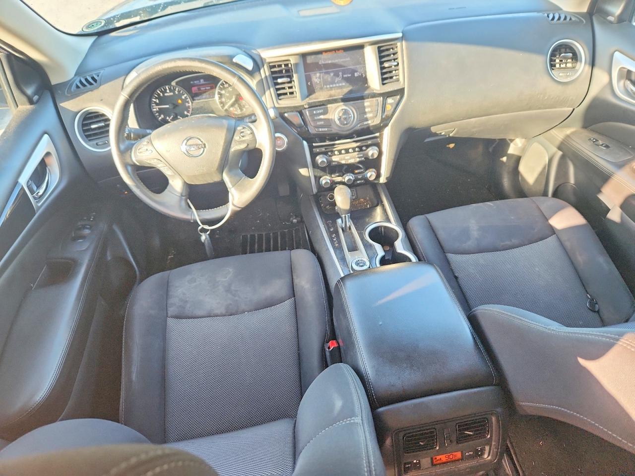 Nissan Pathfinder Sv
