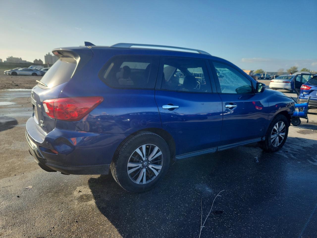 Nissan Pathfinder Sv