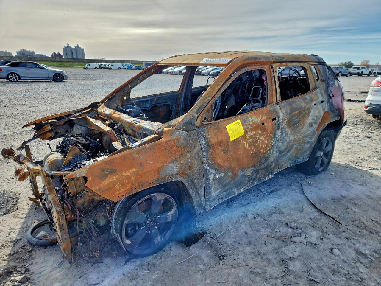 Salvage Jeep Compass Image